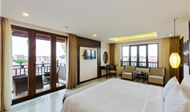 Deluxe Ban Công Hướng Sông (Deluxe River View Balcony)